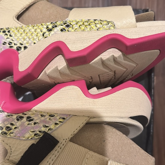 Sorel Women's Kinetic Impact II Sling Low Sandals. Rarely worn Size 8.5 new - Picture 13 of 13